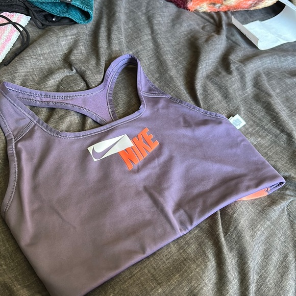 Nike sports bra - Picture 1 of 3